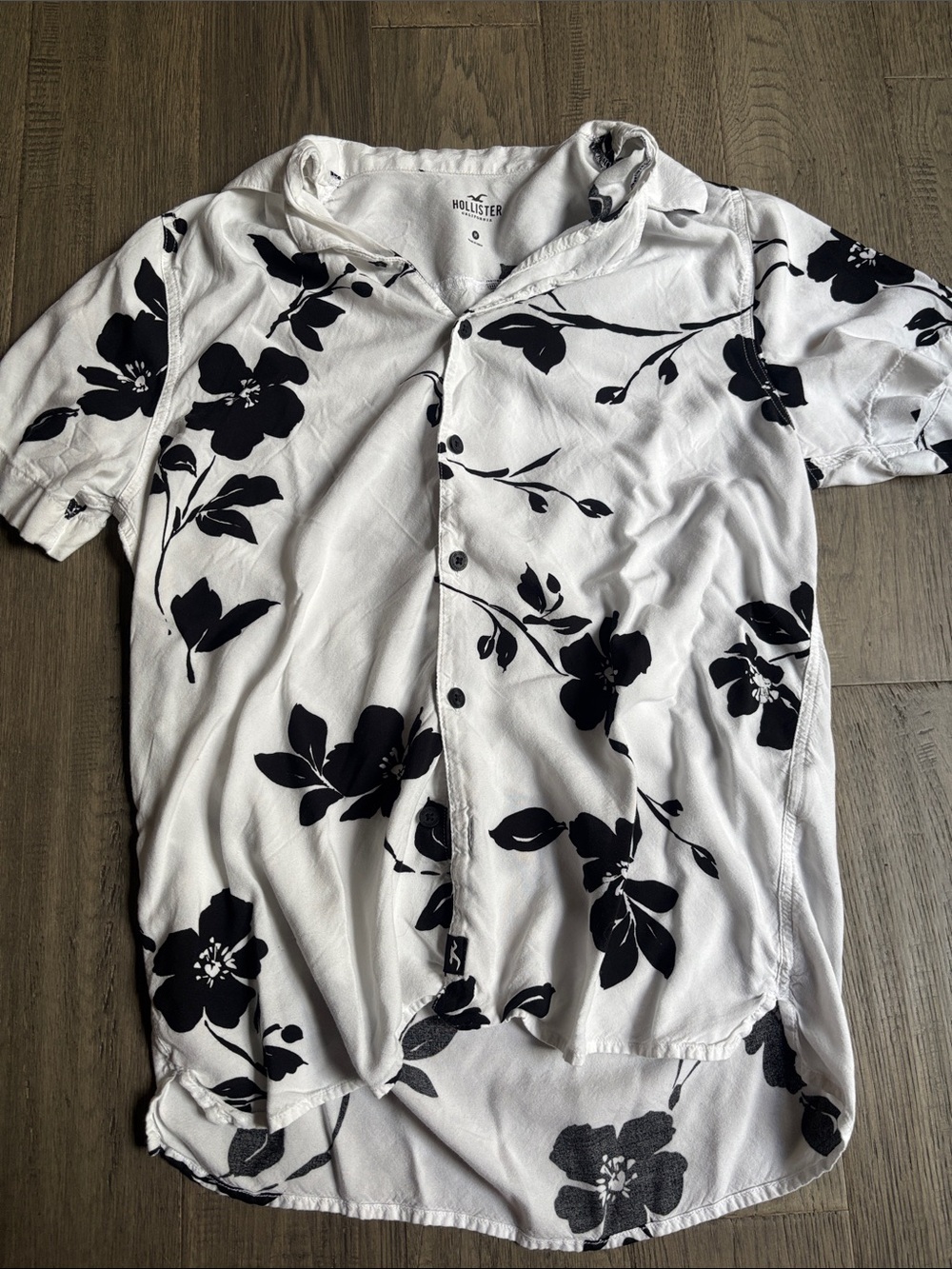 Hollister | Boxy Short-Sleeve Floral Button Down Shirt Size Medium